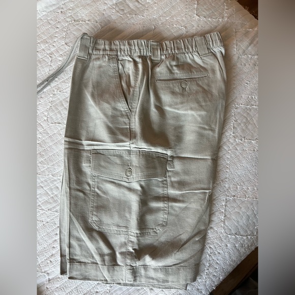 Roundtree & Yorke Men's Light Tan Cargo Shorts - Picture 1 of 3